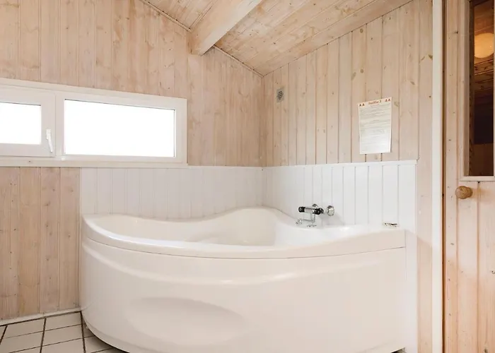 Three-bedroom In 度假居 *