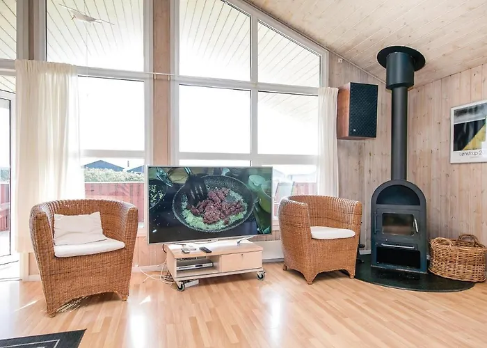 Three-bedroom In 度假居 *